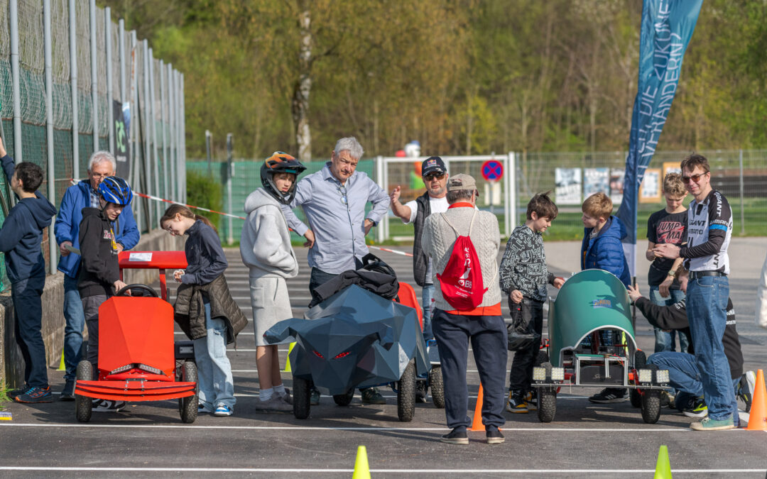 Junior Maker Pioneers präsentieren selbstgebaute E-Karts bei mehreren Events