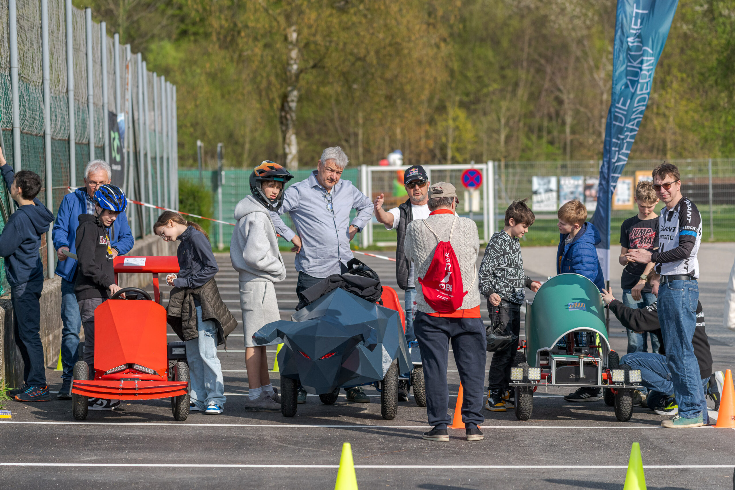 _GE84572_c_Egger Letzte Wartungsarbeiten vor dem E-Kart -Rennen bei der MS Garsten.