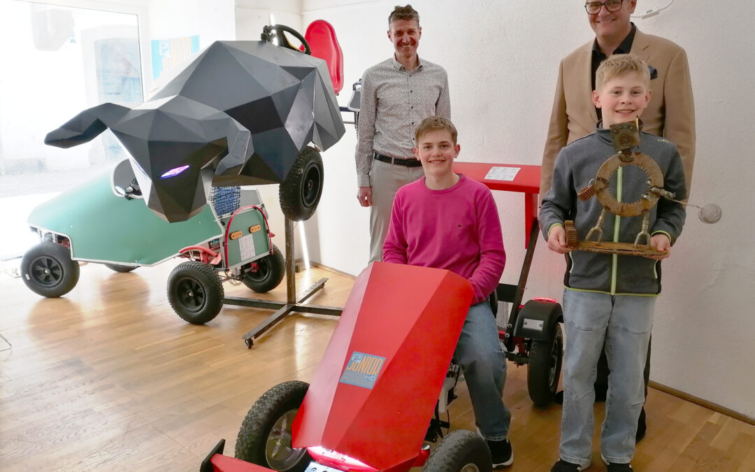 Steyr-Werke und Junior Maker Pioneers gestalten Schaufenster in der Enge 8